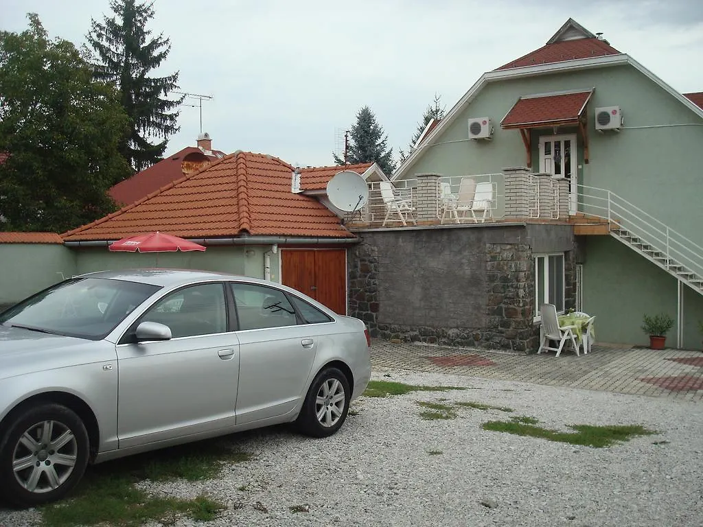 Szilvia Apartmanhaz Apartment Eger