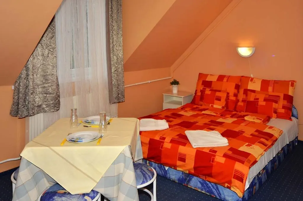 Szilvia Apartmanhaz Apartment Eger
